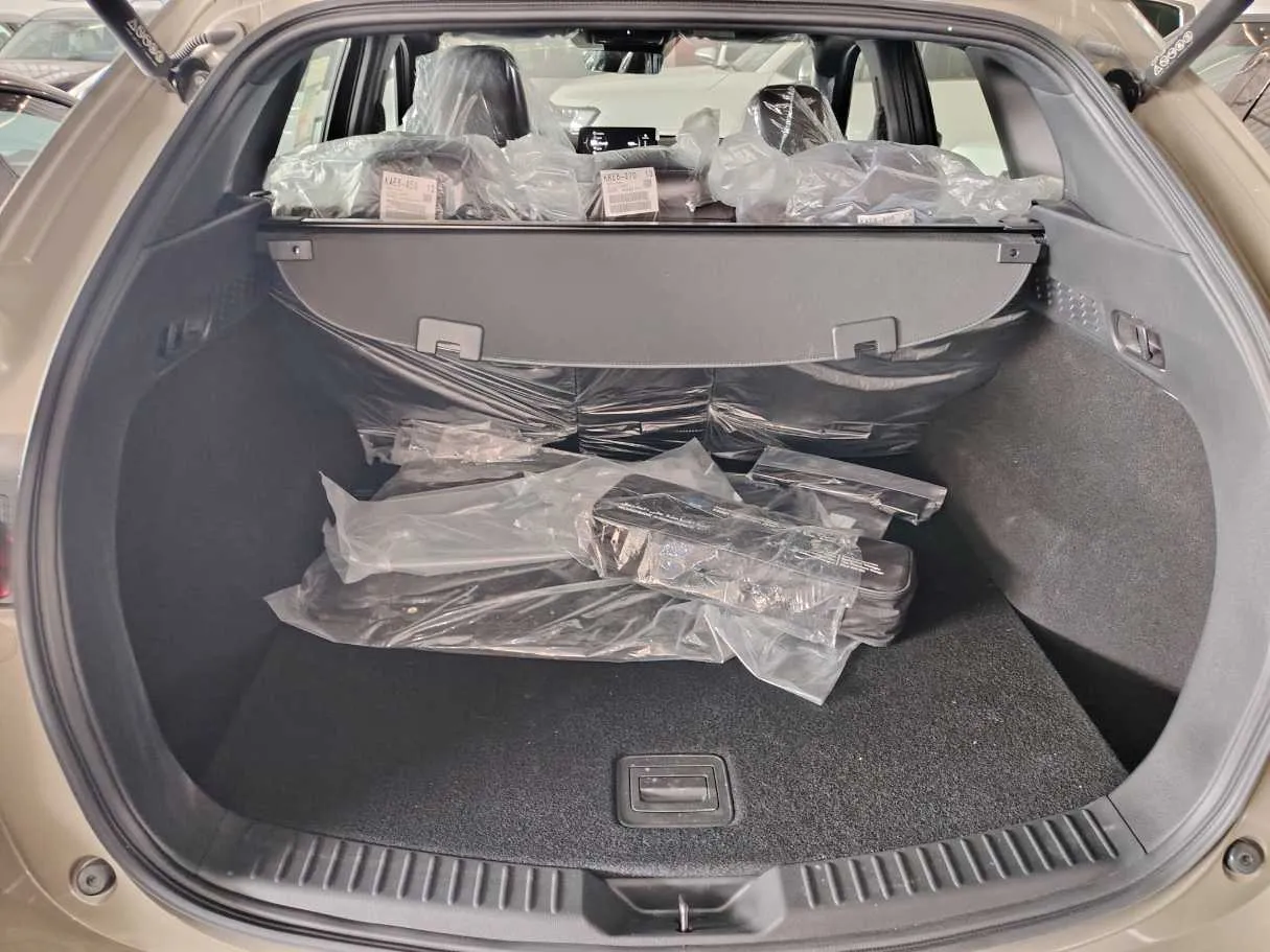 Car image 37