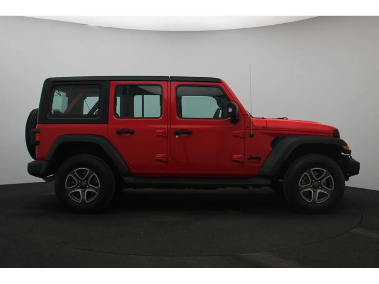 Car image 13