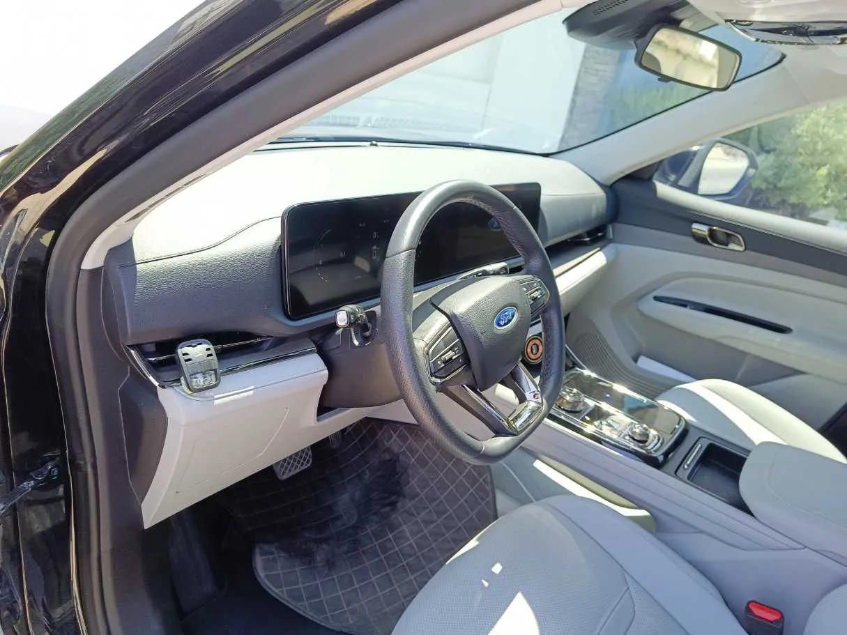 Car image 13
