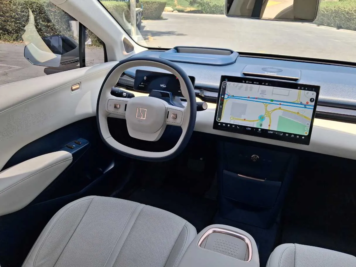 Car image 16
