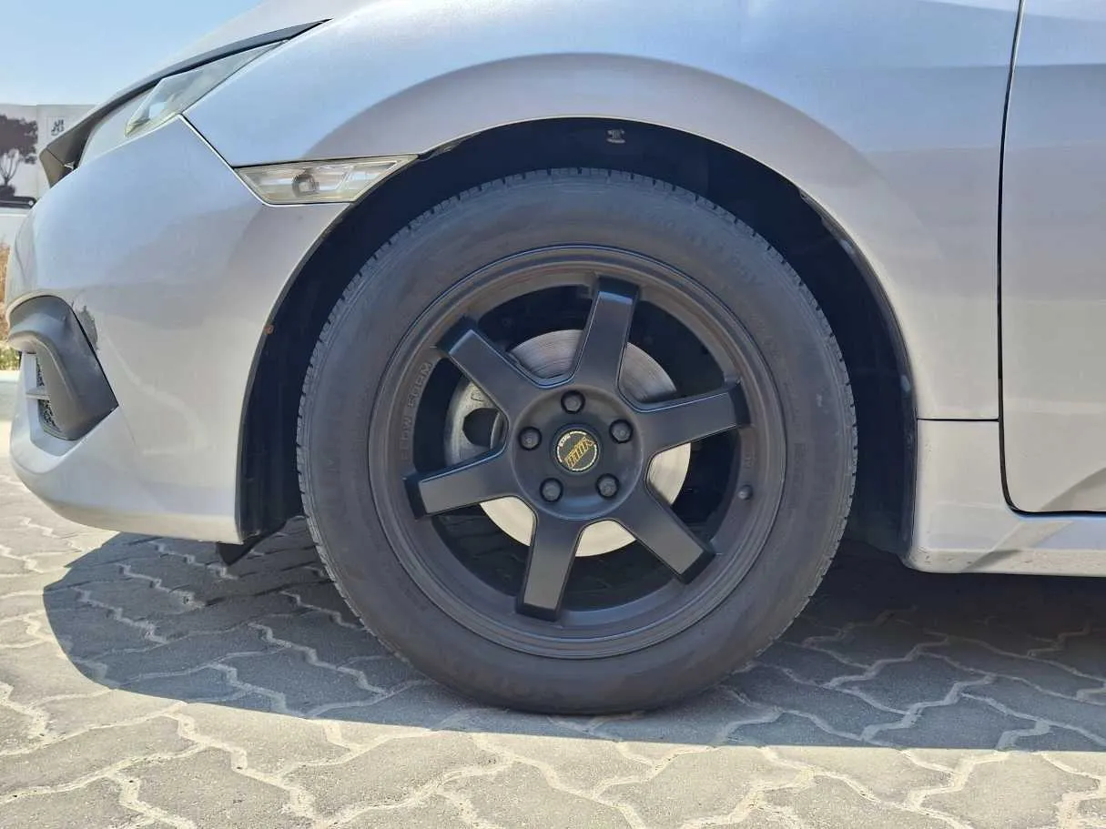 Car image 9