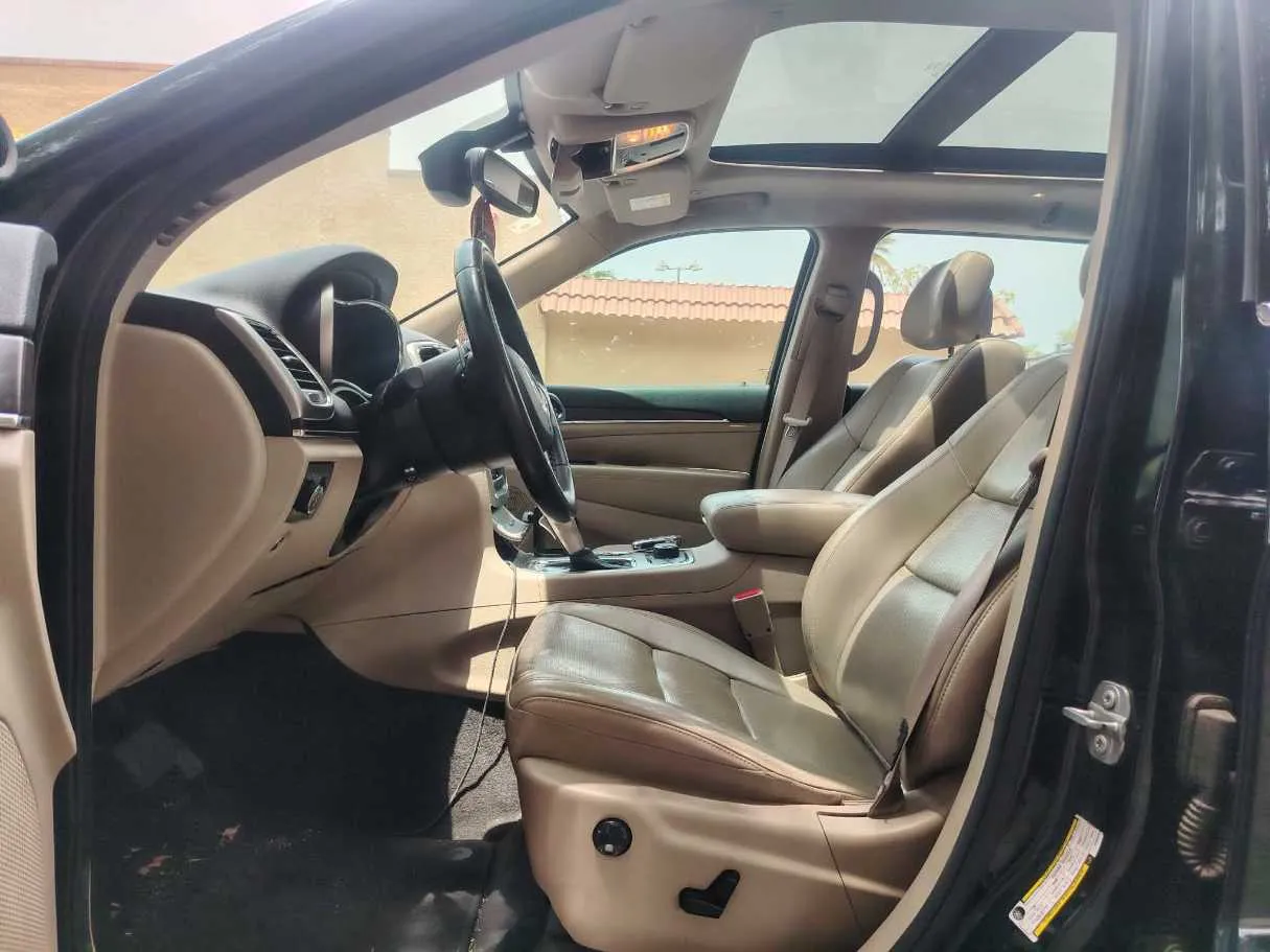 Car image 14