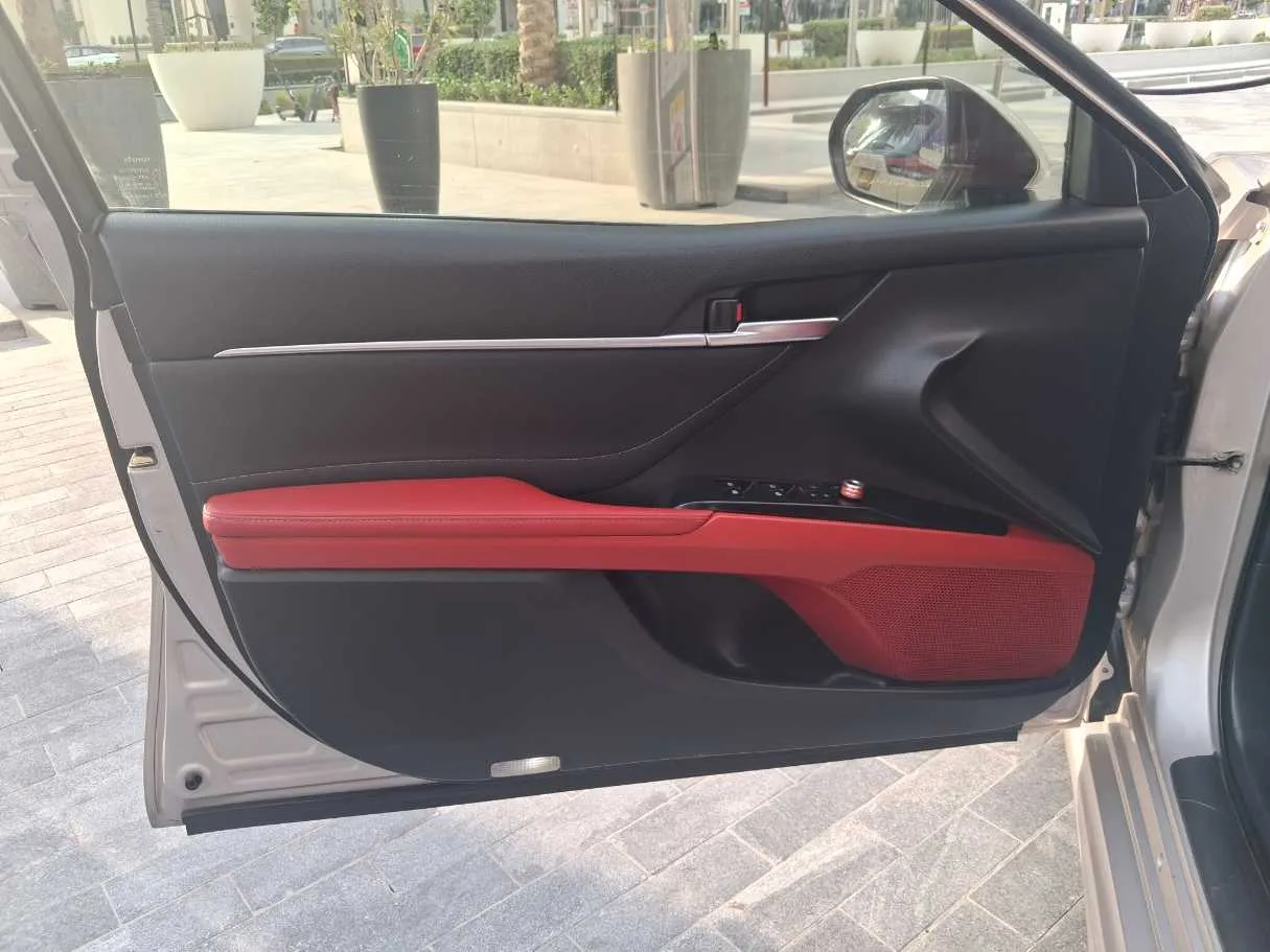 Car image 10