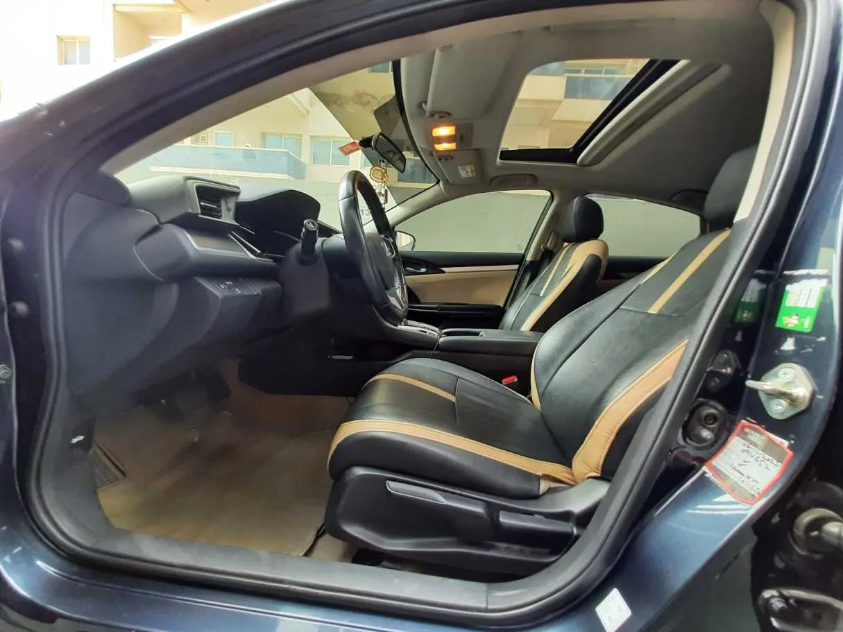 Car image 12
