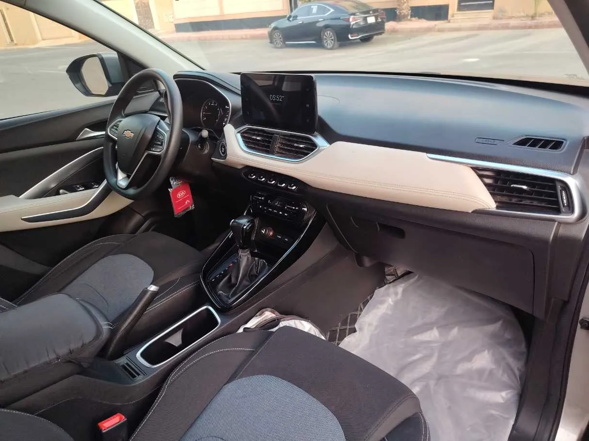 Car image 14