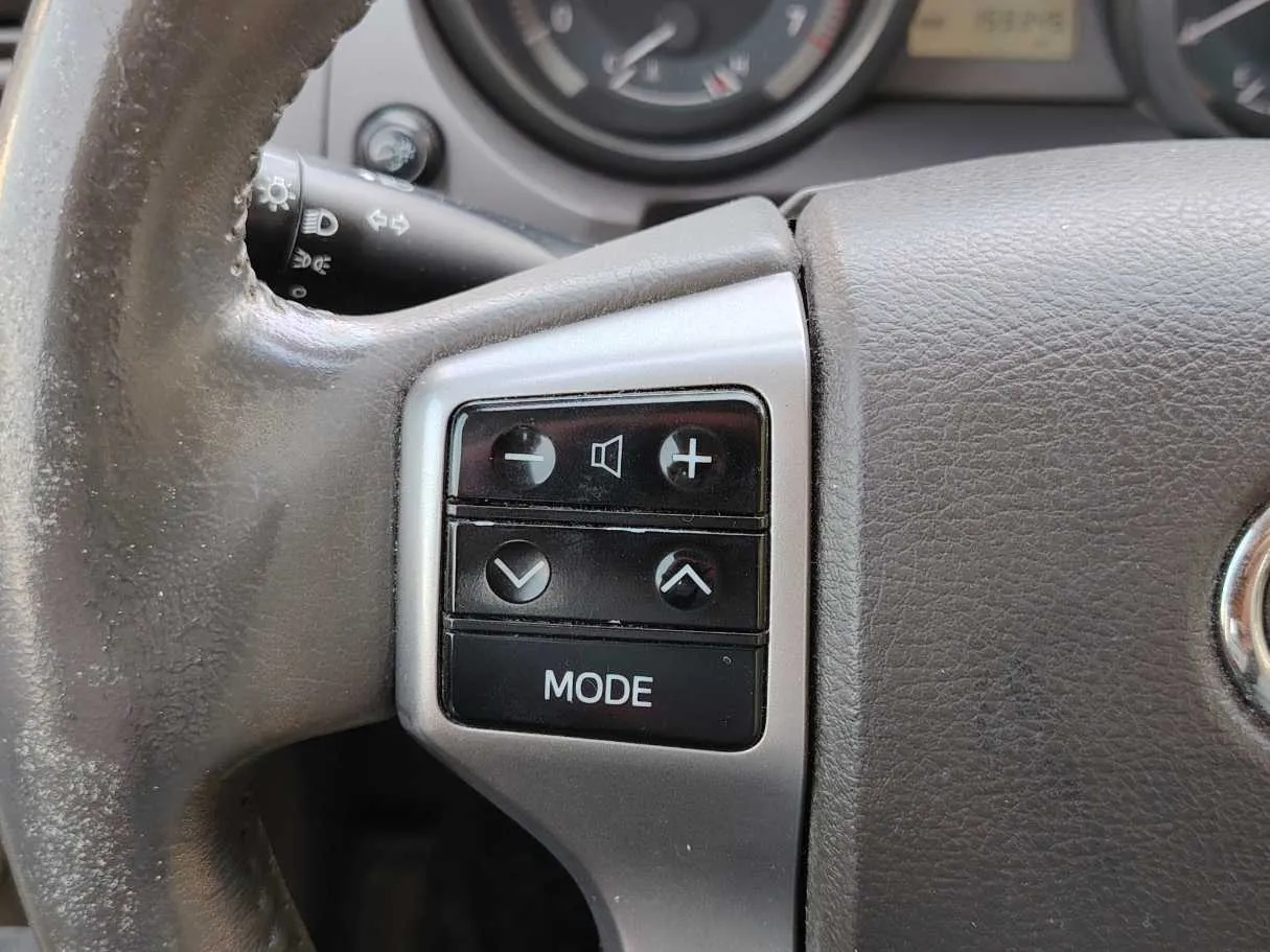 Car image 30