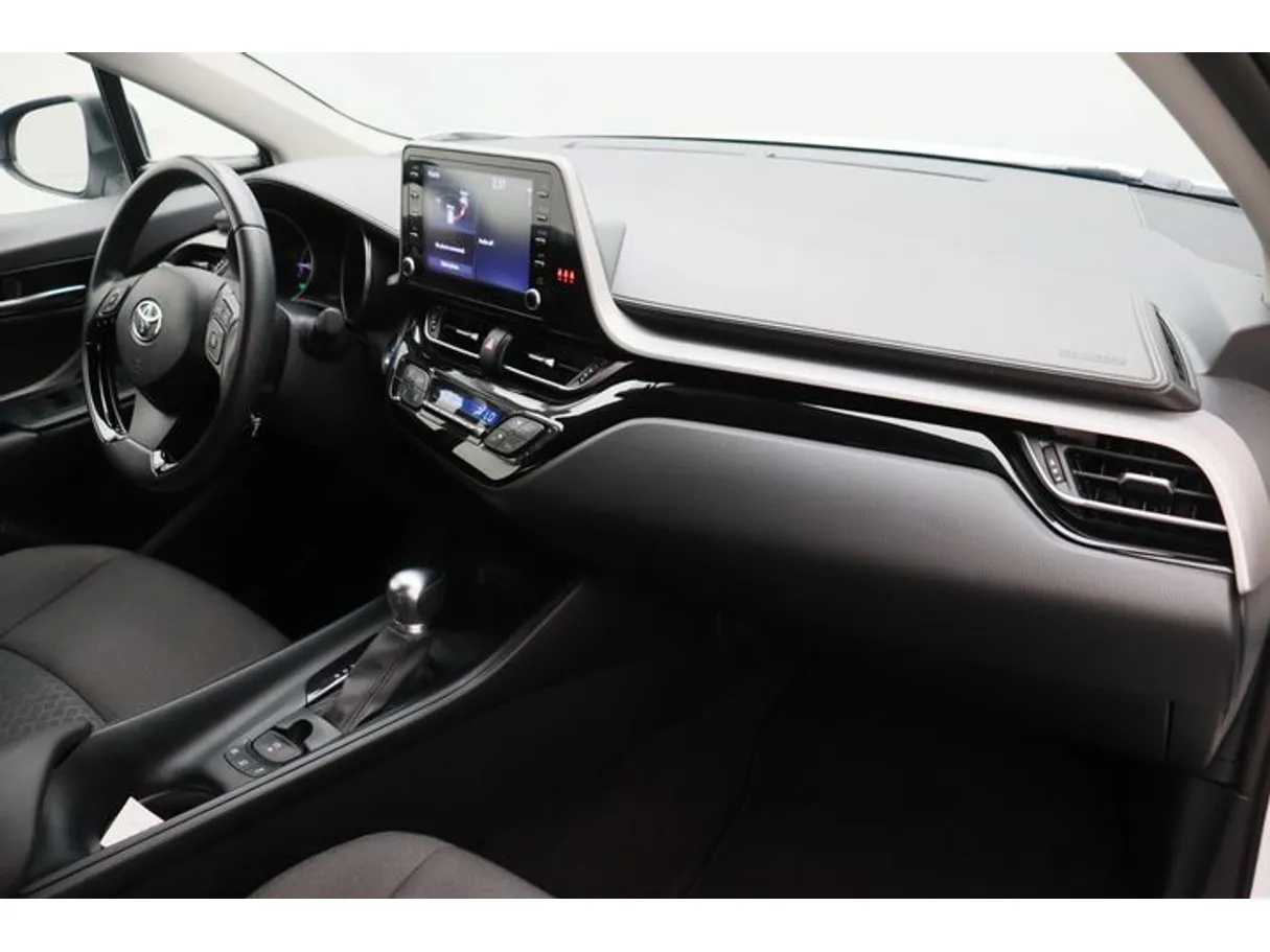 Car image 10