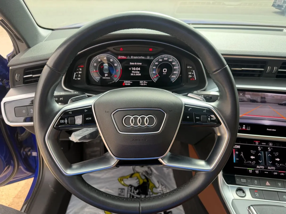 Car image 18