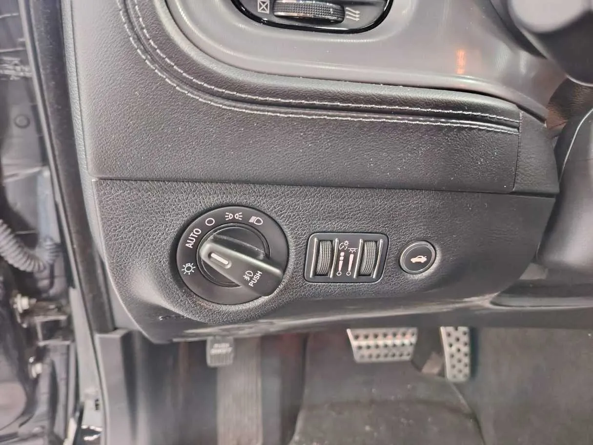 Car image 37