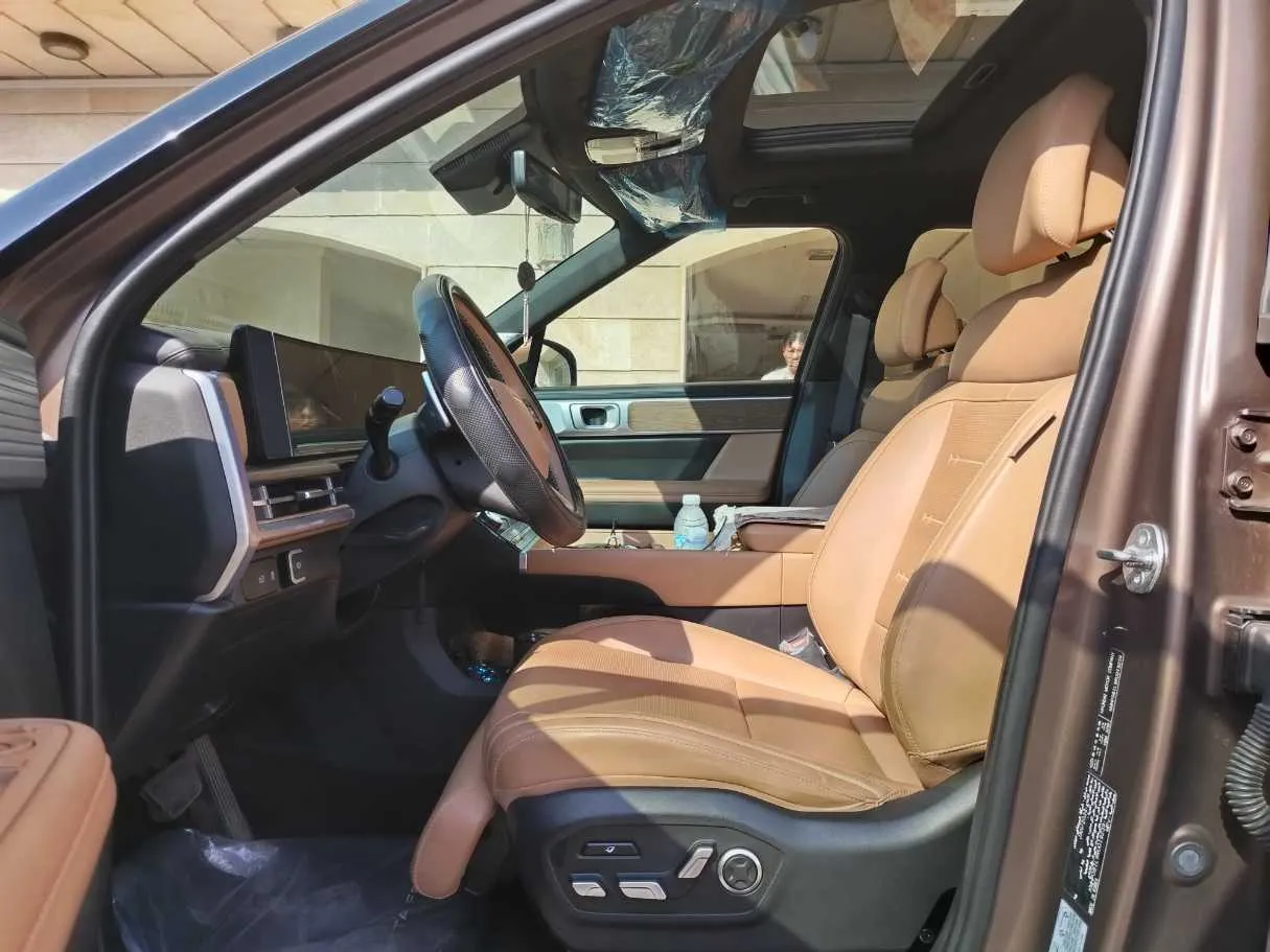 Car image 13
