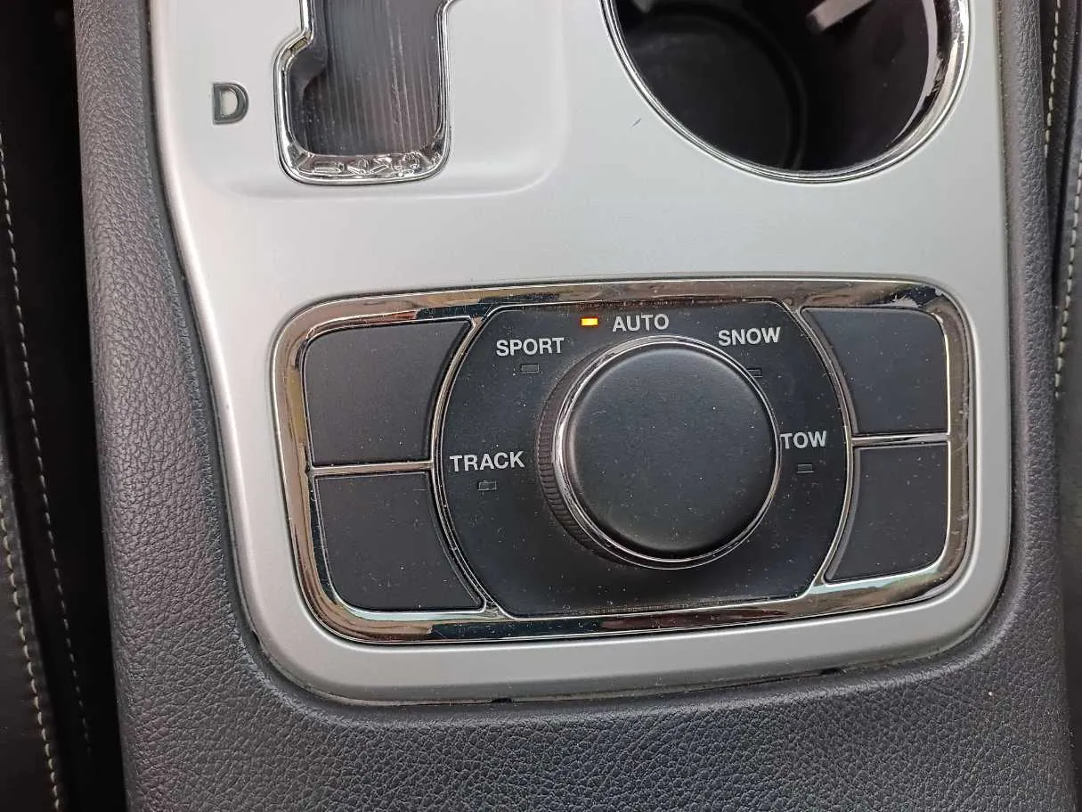 Car image 24