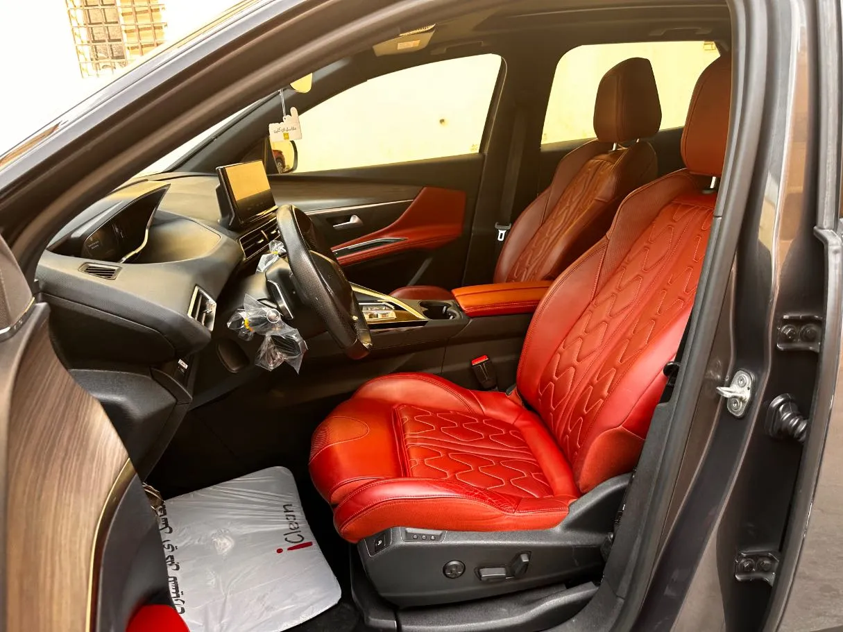 Car image 12
