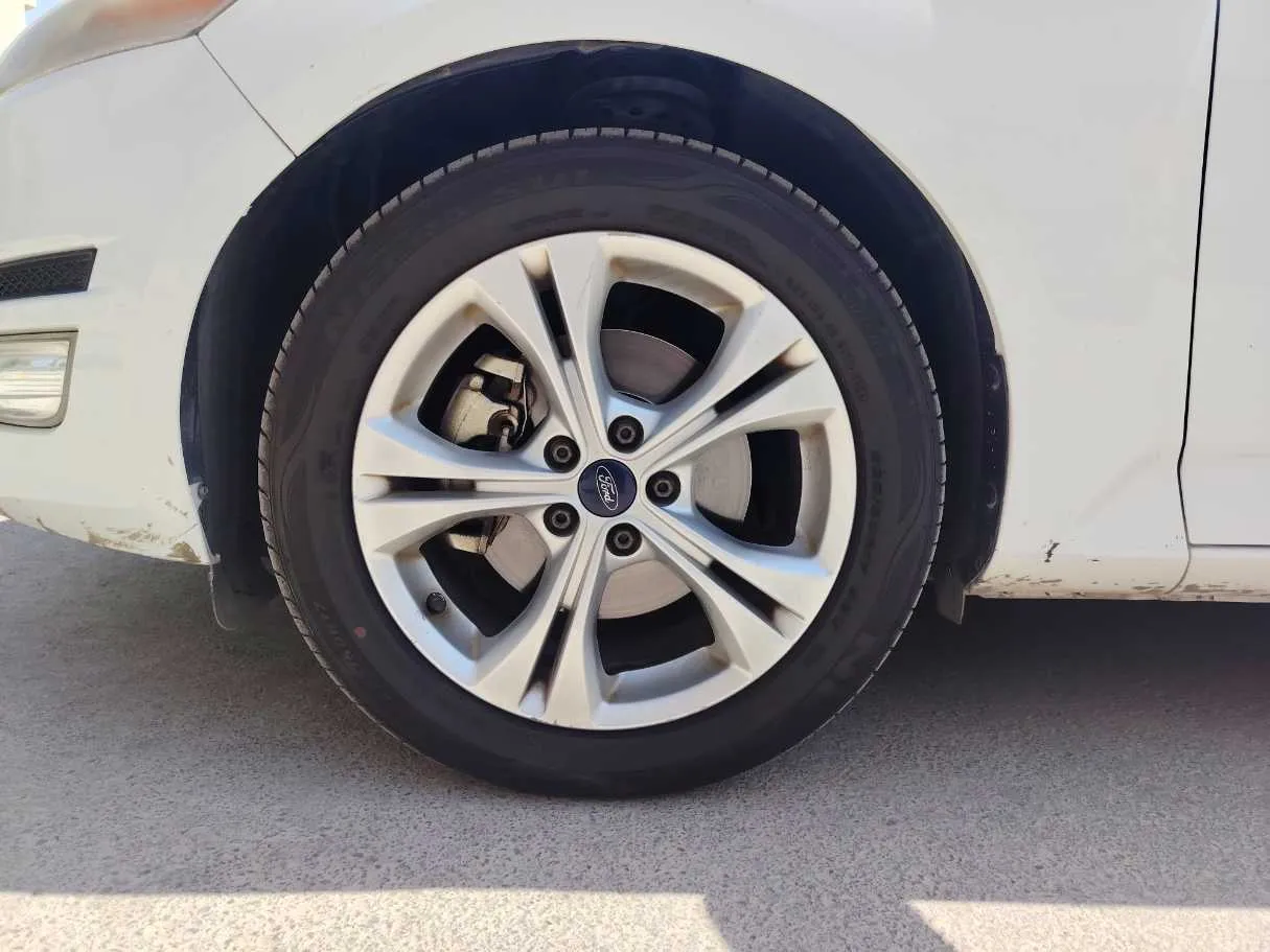 Car image 10