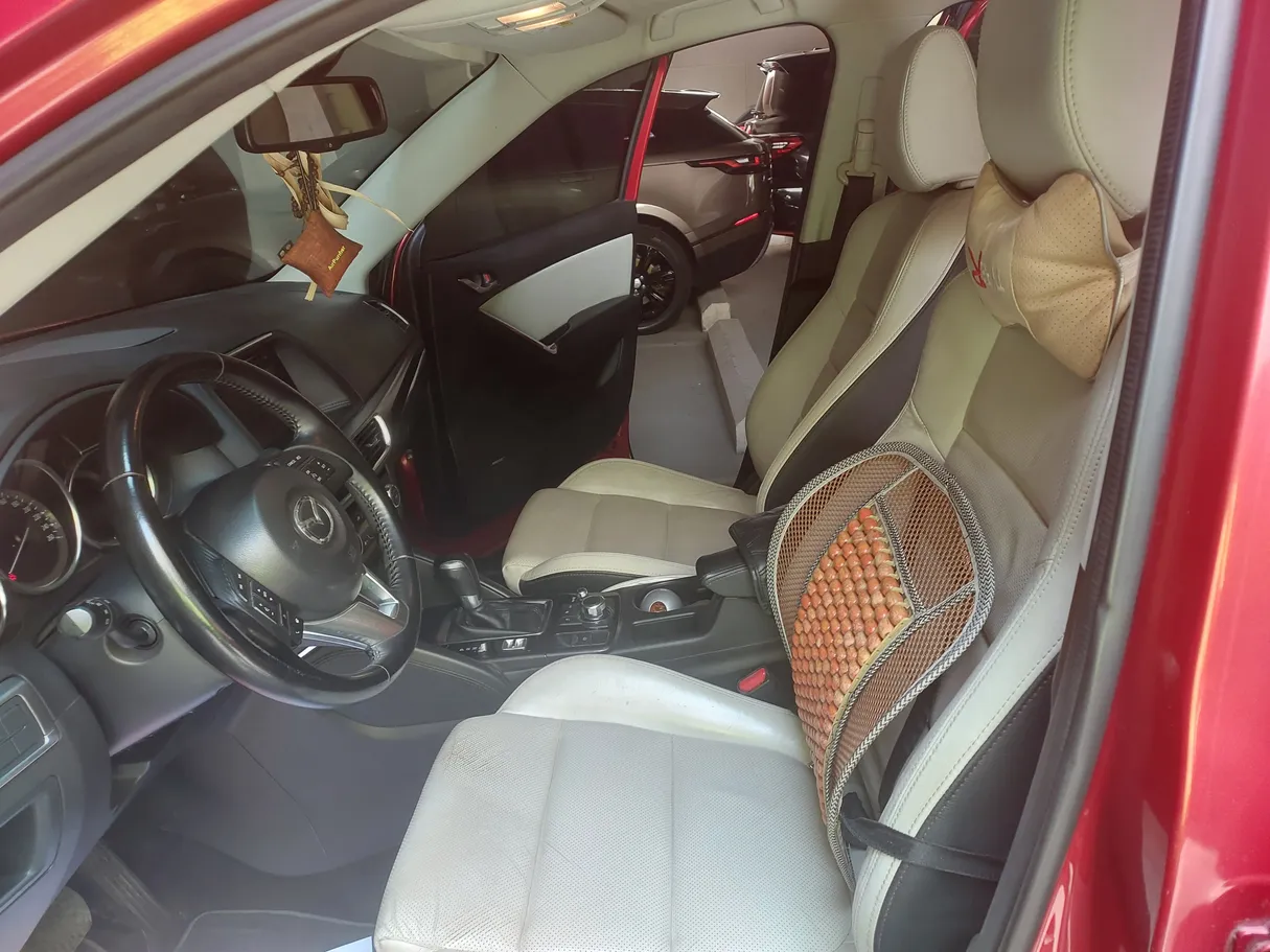 Car image 4