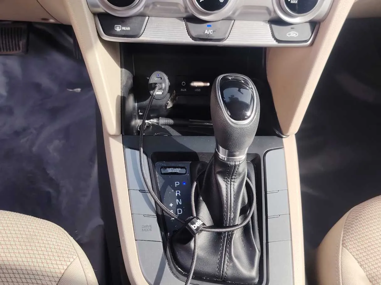 Car image 19