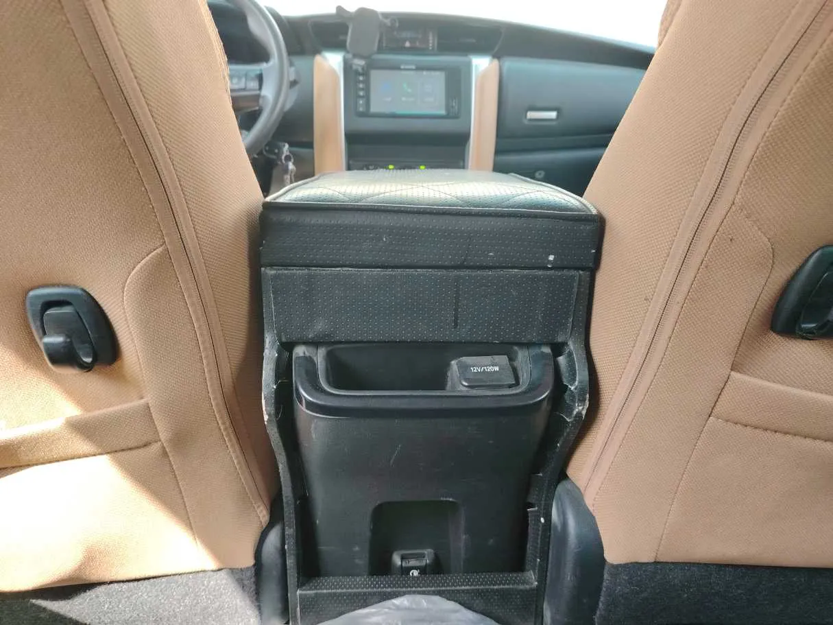 Car image 27