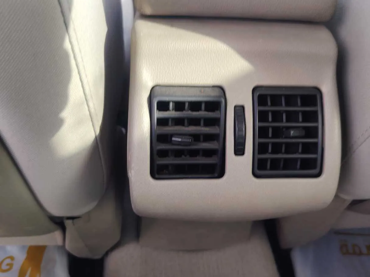 Car image 28