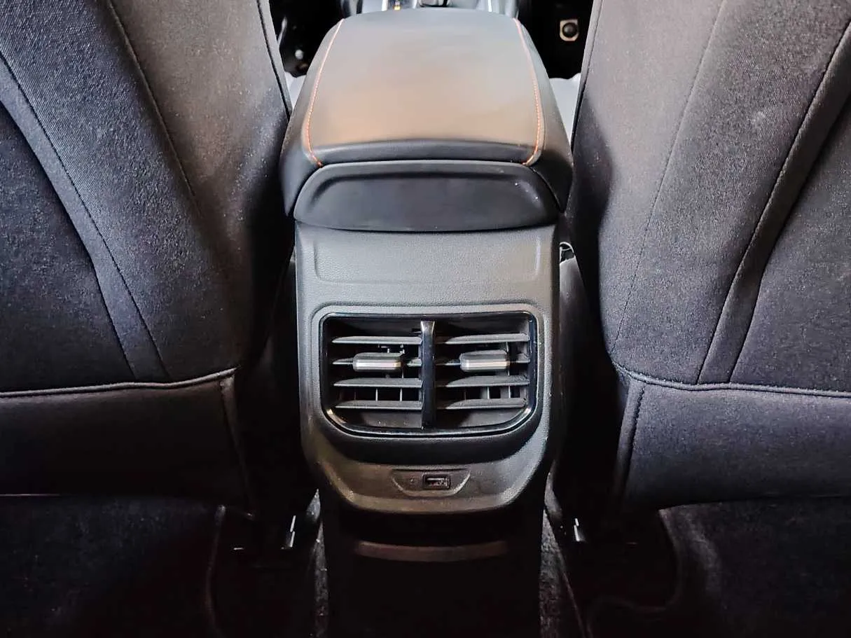 Car image 32