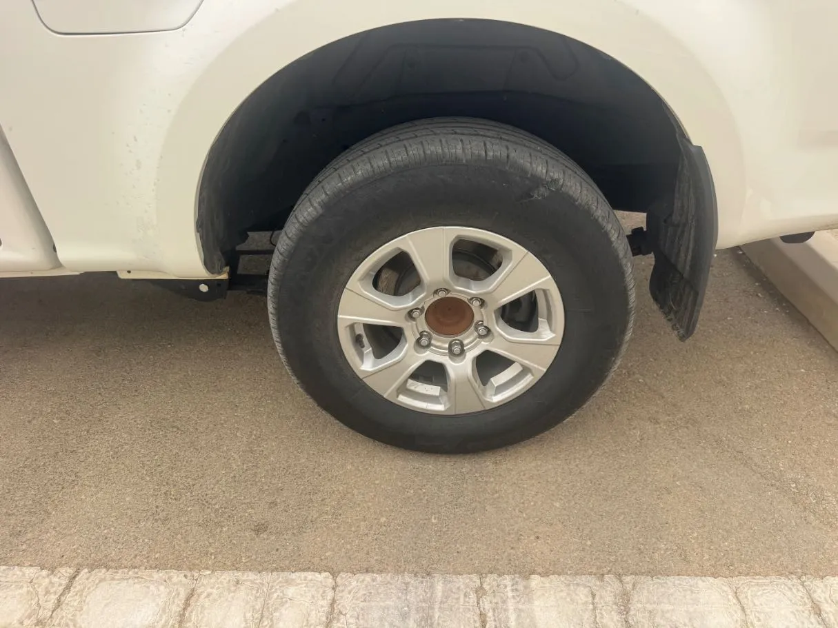 Car image 9