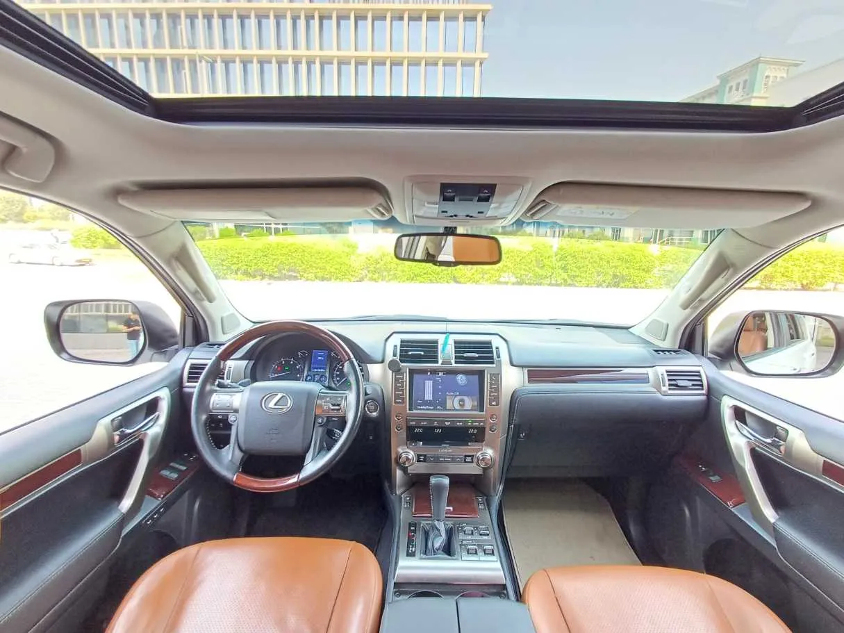 Car image 19