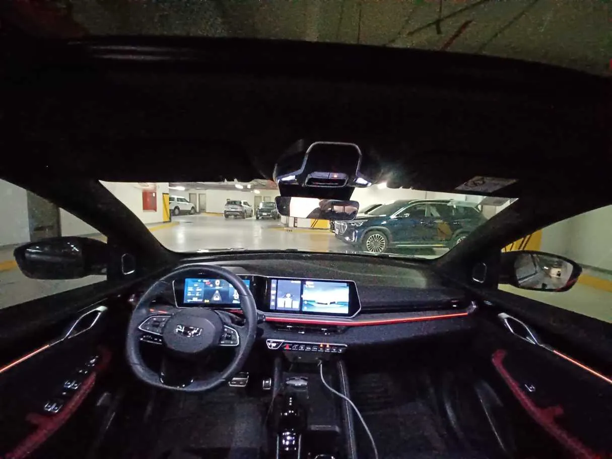 Car image 12