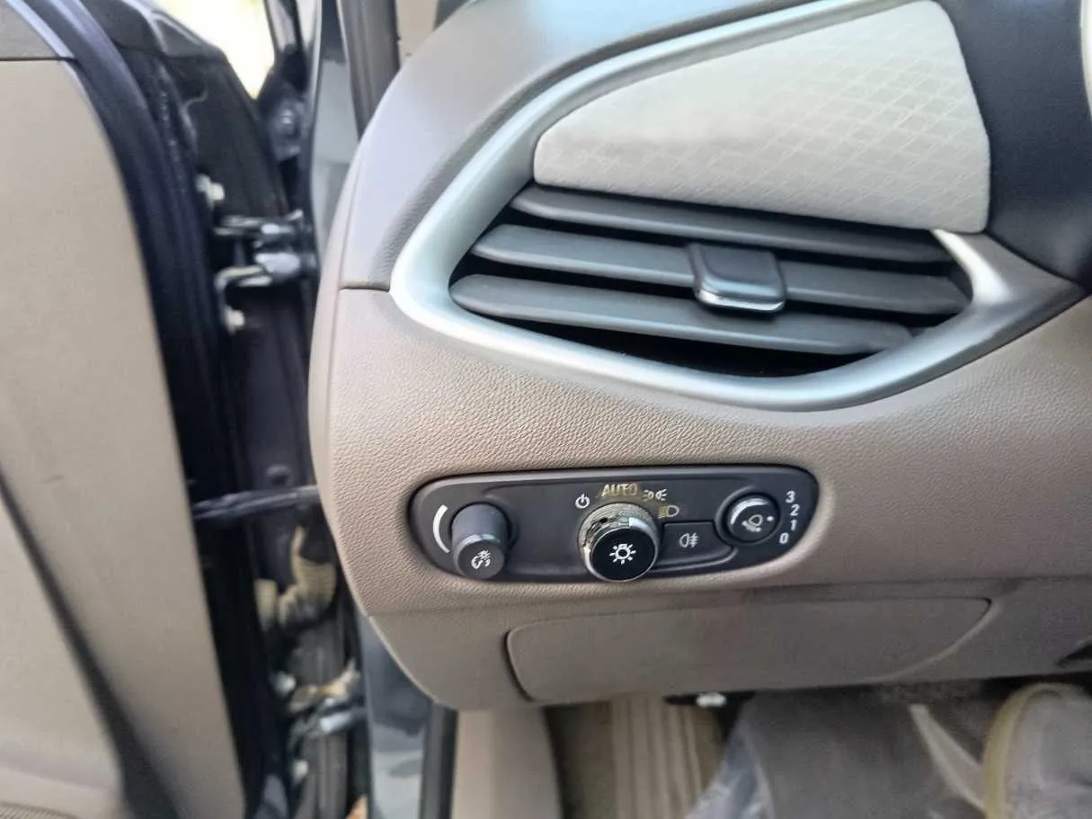 Car image 31