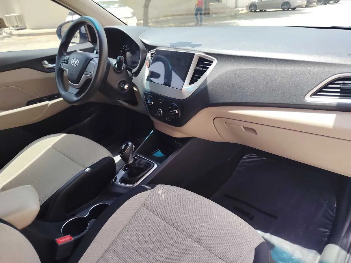 Car image 13