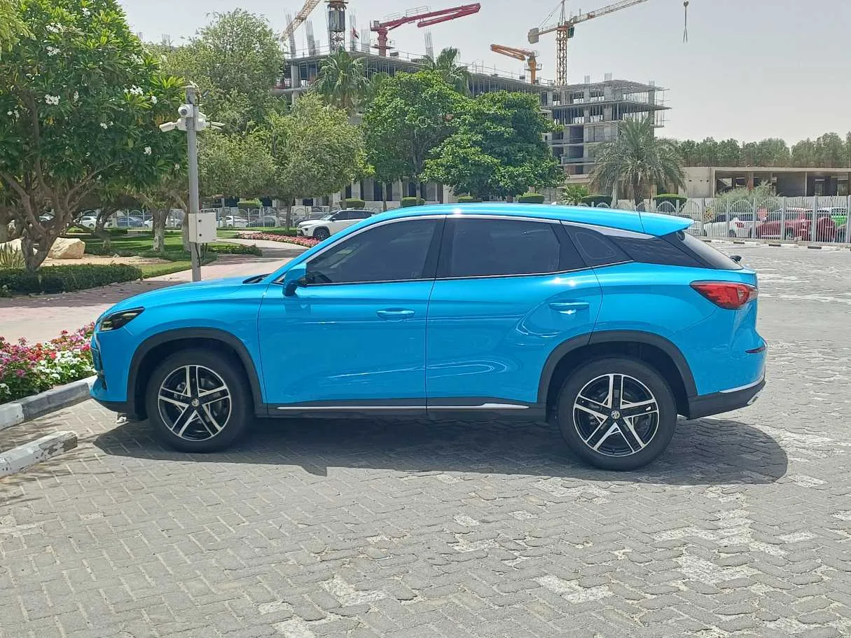 Car image 4