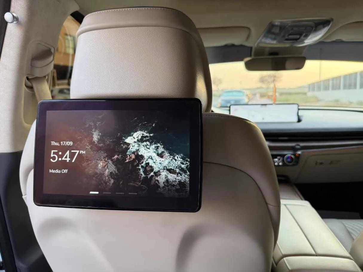 Car image 16