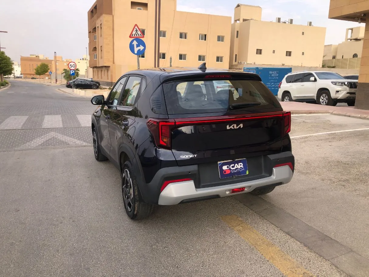 Car image 7