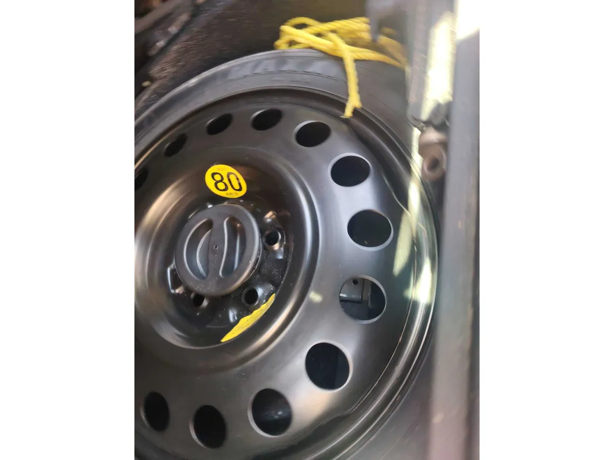 Car image 30