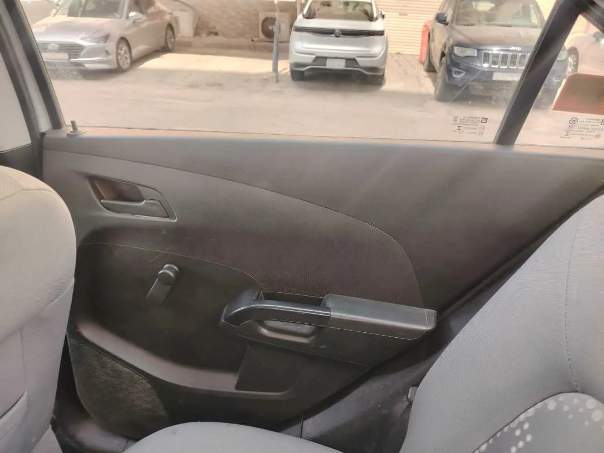 Car image 32