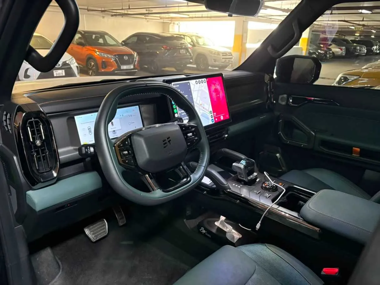 Car image 12