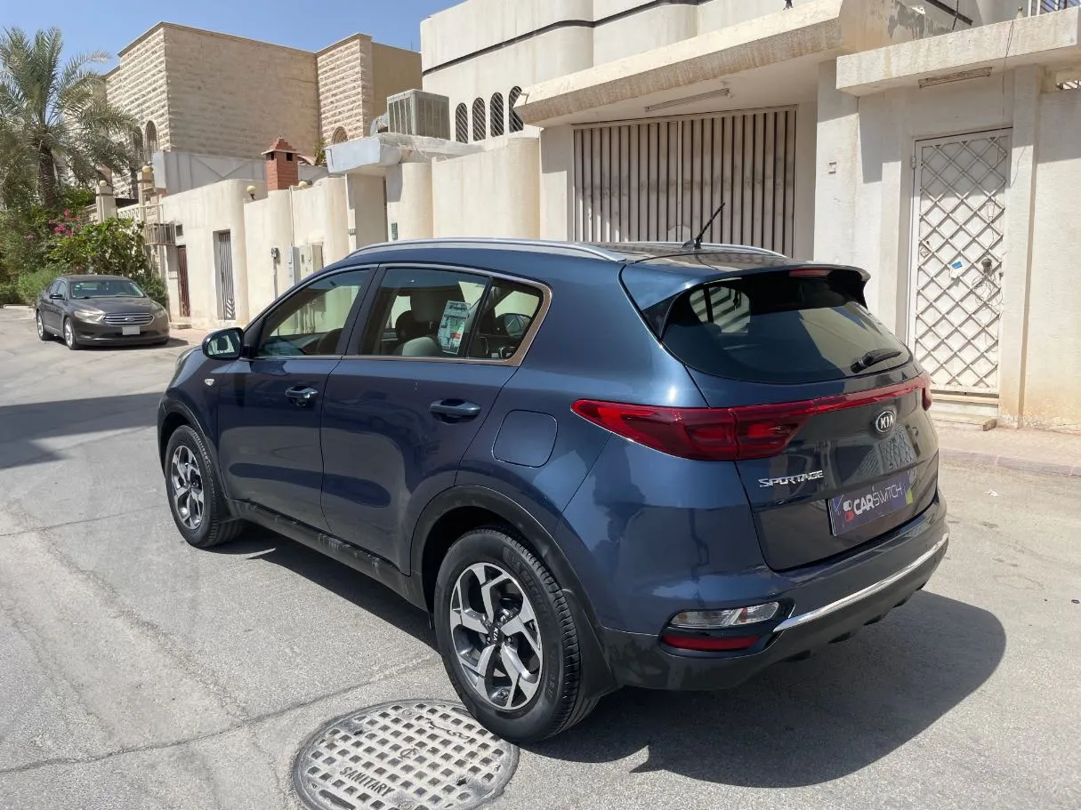 Car image 7