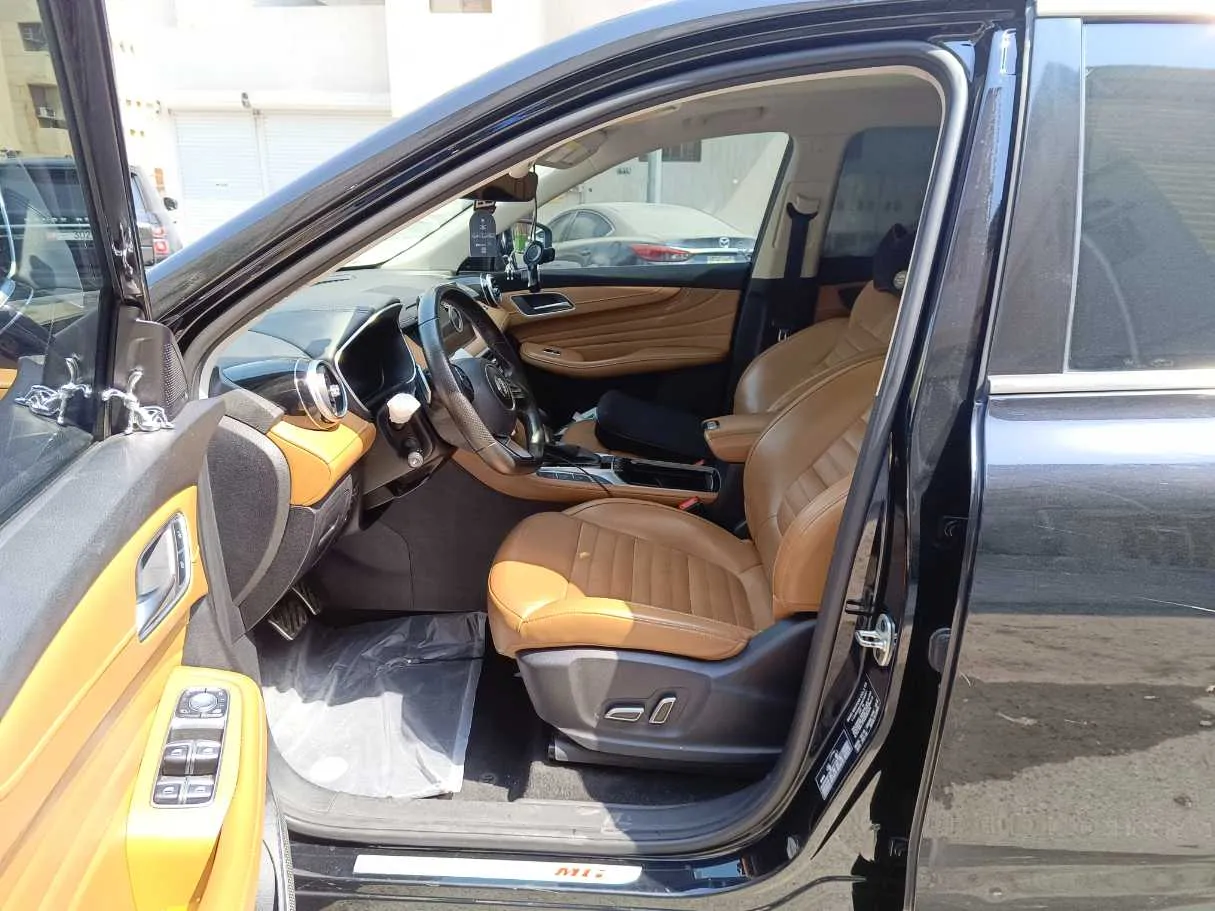 Car image 13