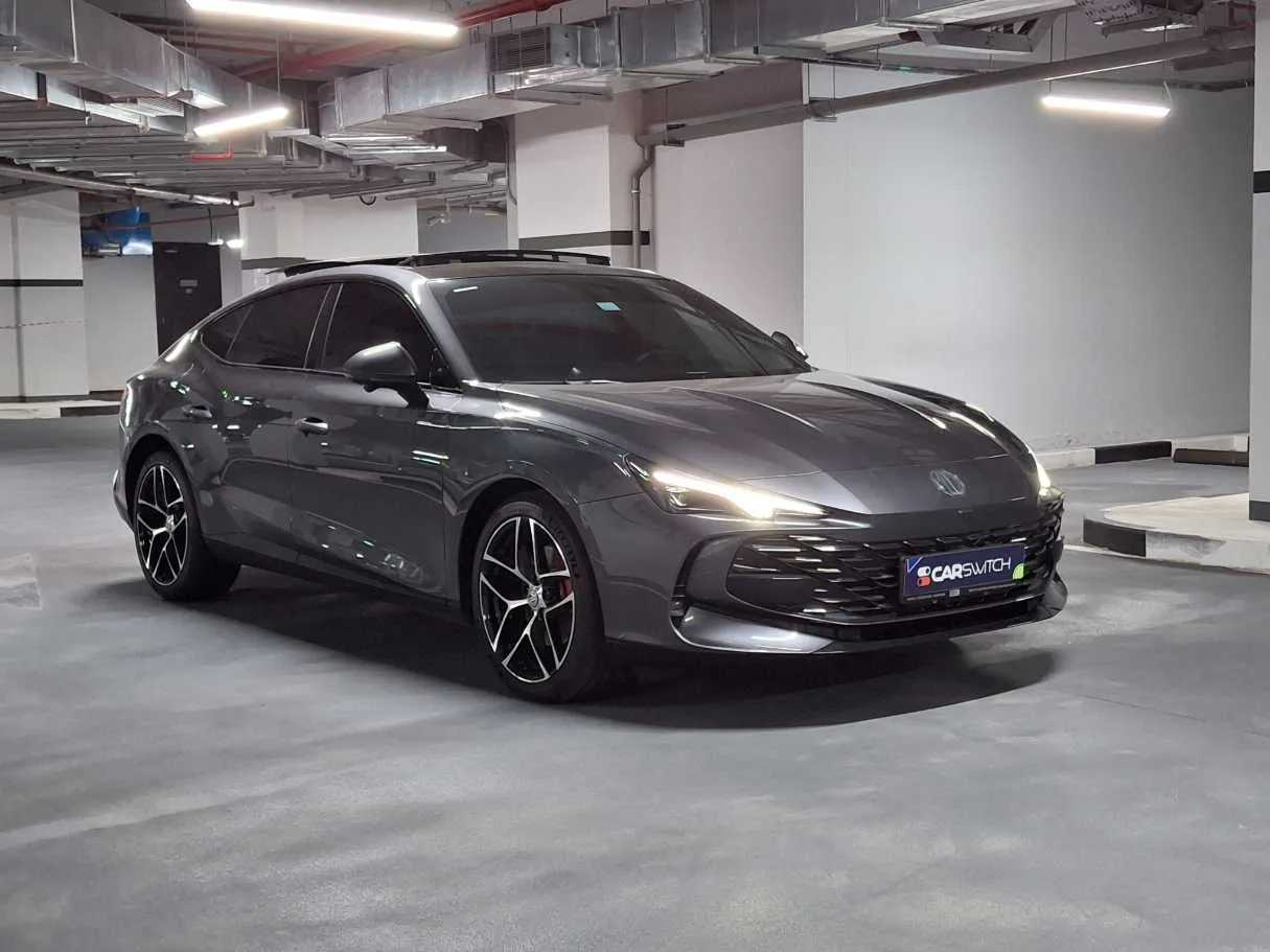 Car image 3