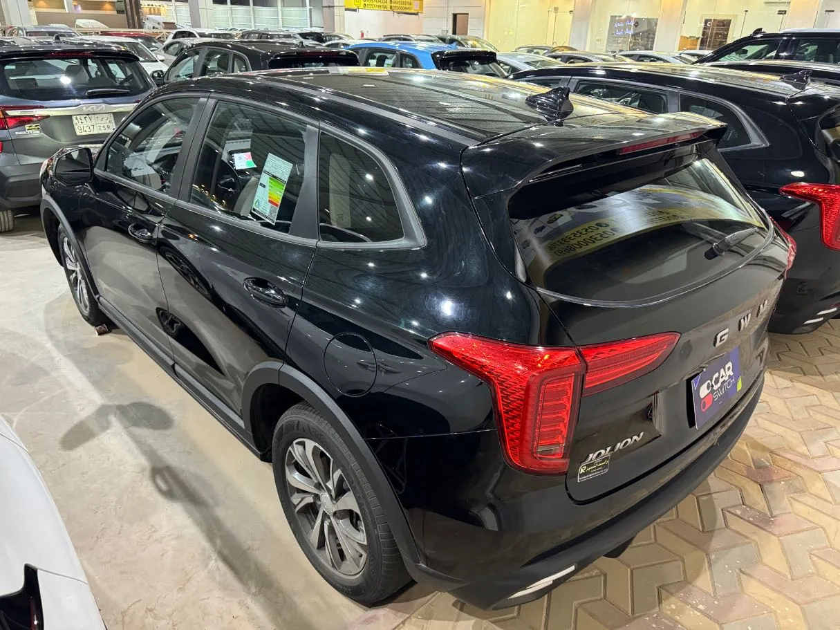 Car image 4
