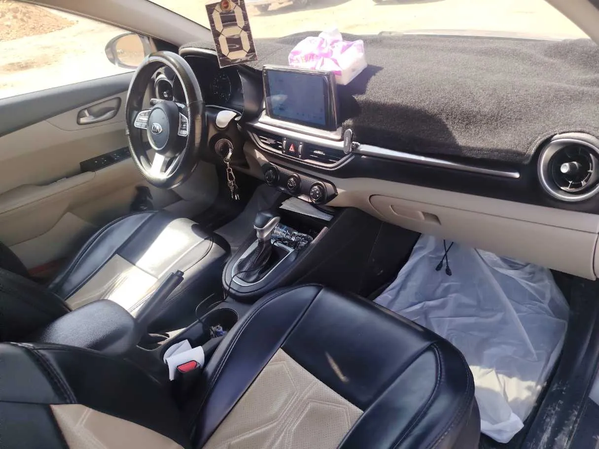 Car image 14