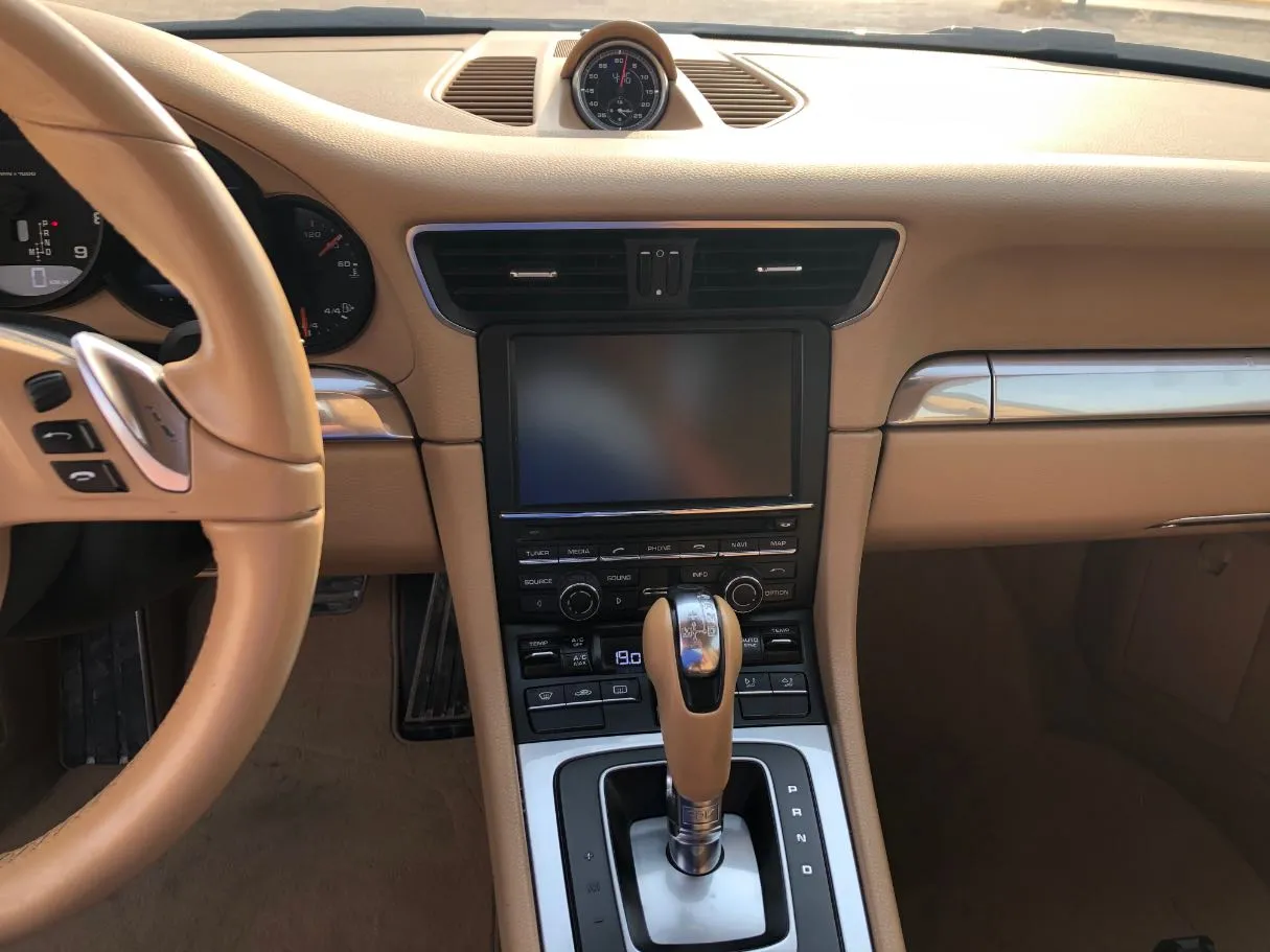 Car image 16
