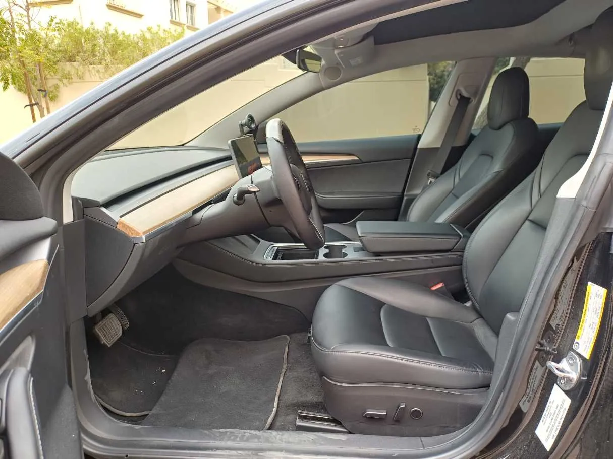 Car image 12