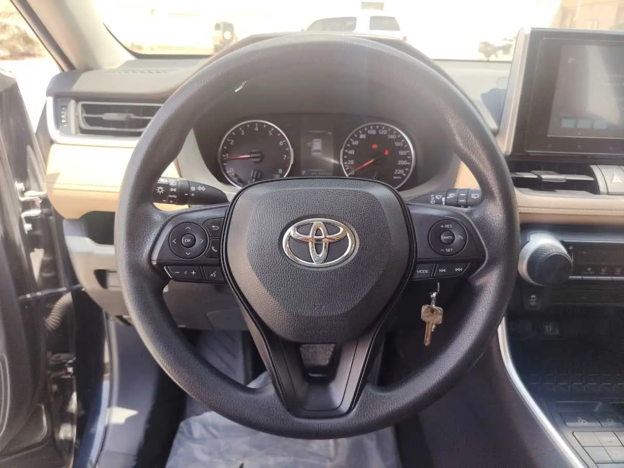 Car image 23