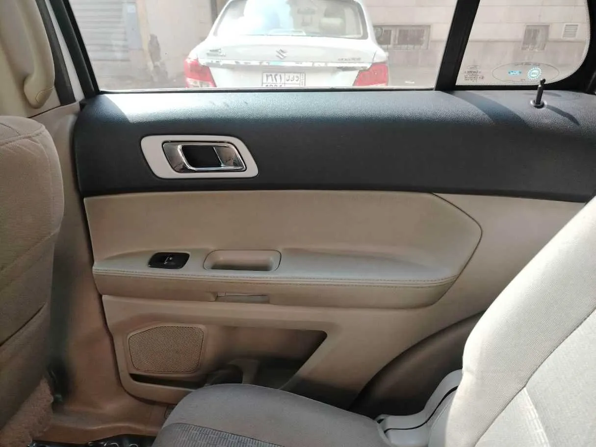 Car image 38