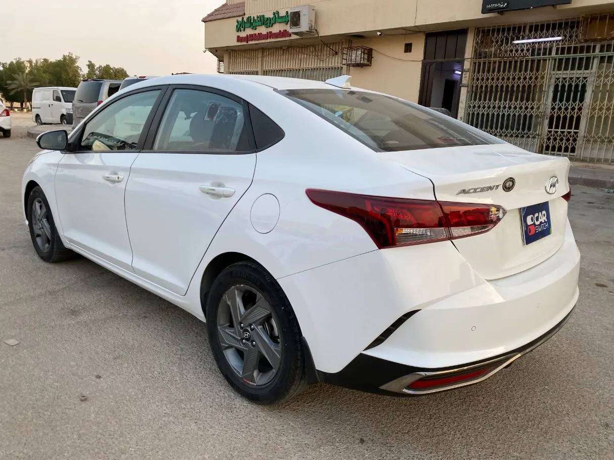 Car image 7