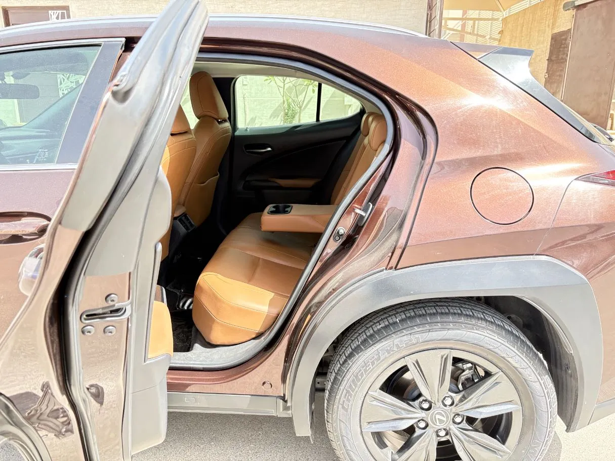 Car image 15