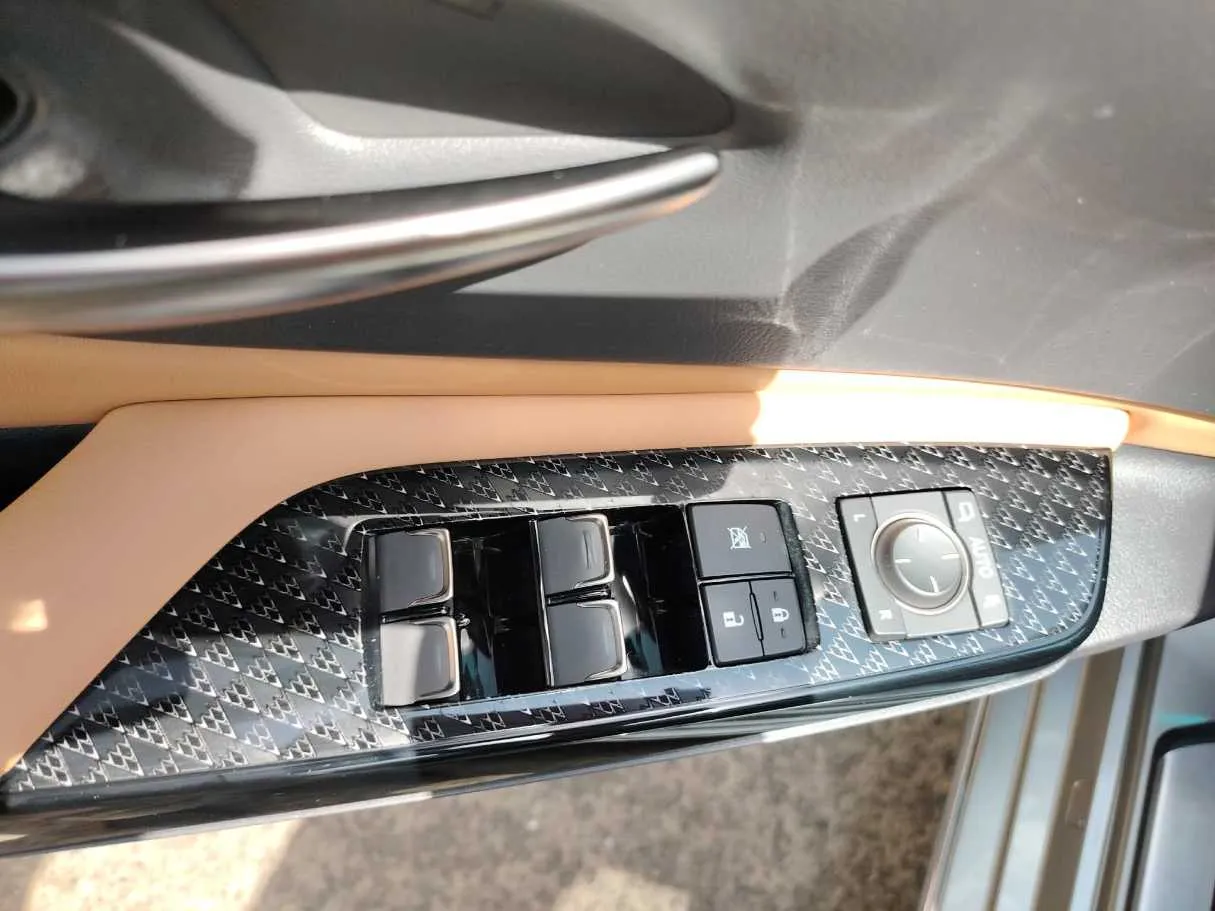 Car image 35
