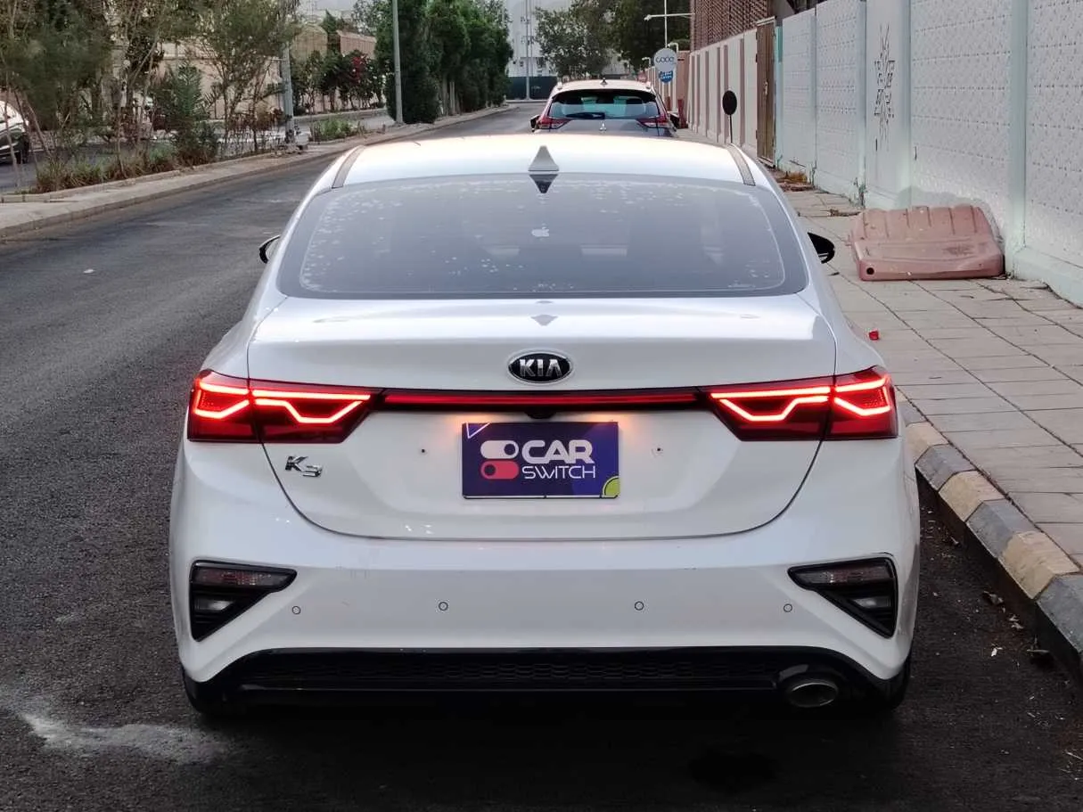 Car image 8