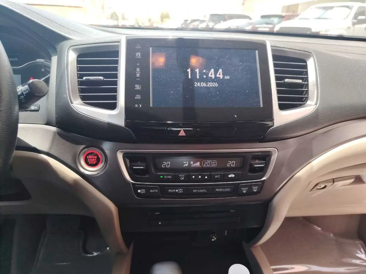 Car image 20
