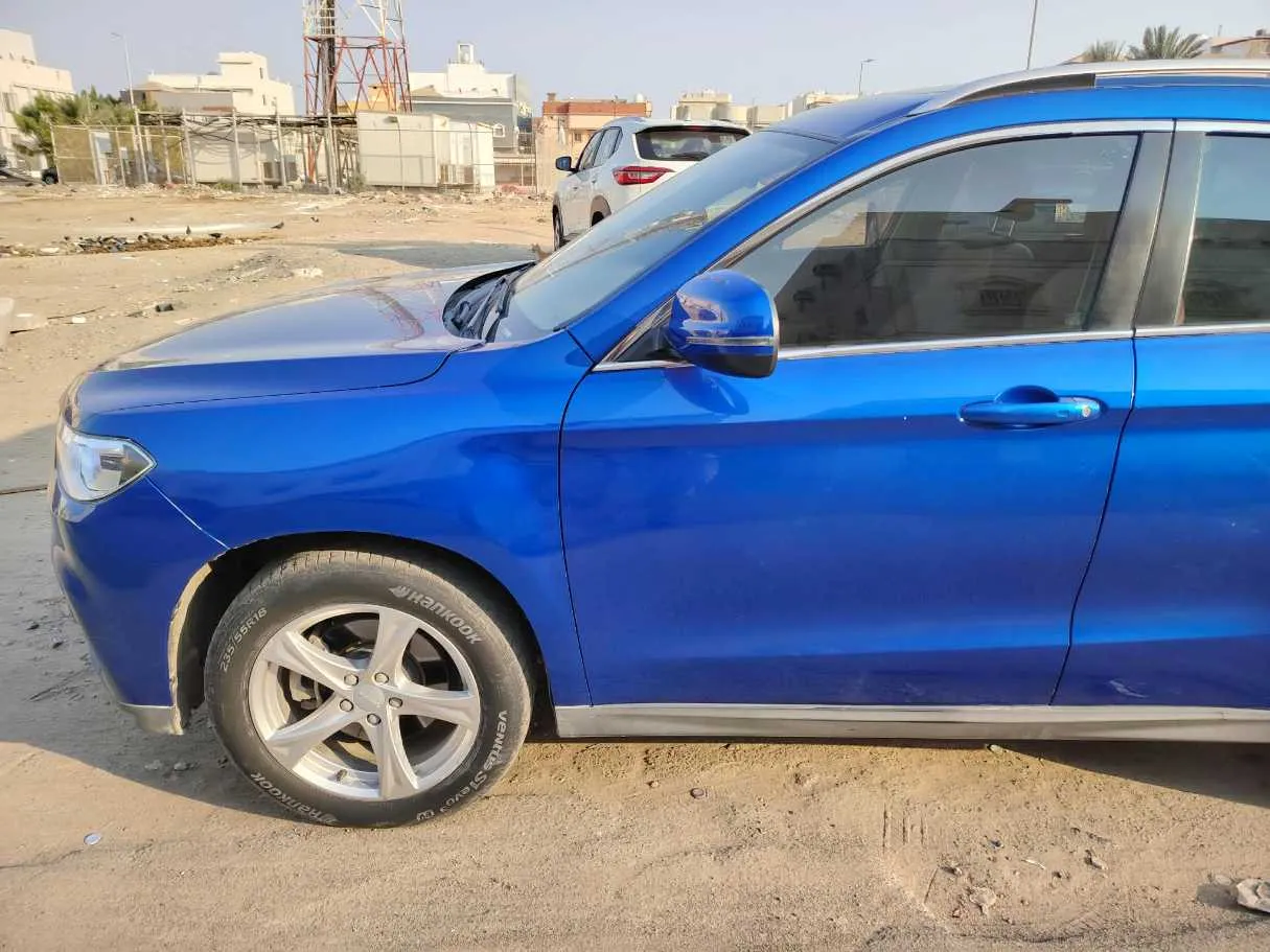 Car image 8