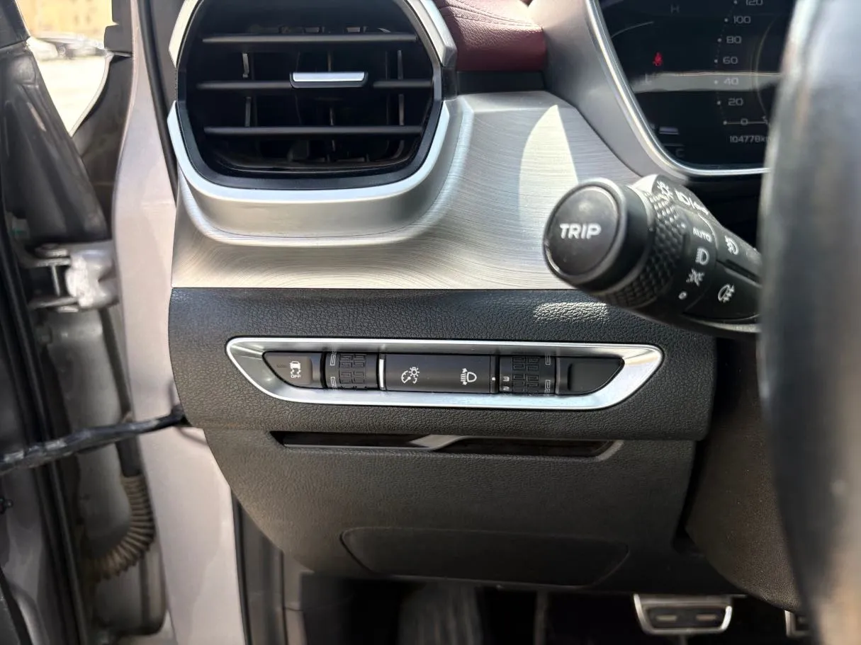 Car image 24