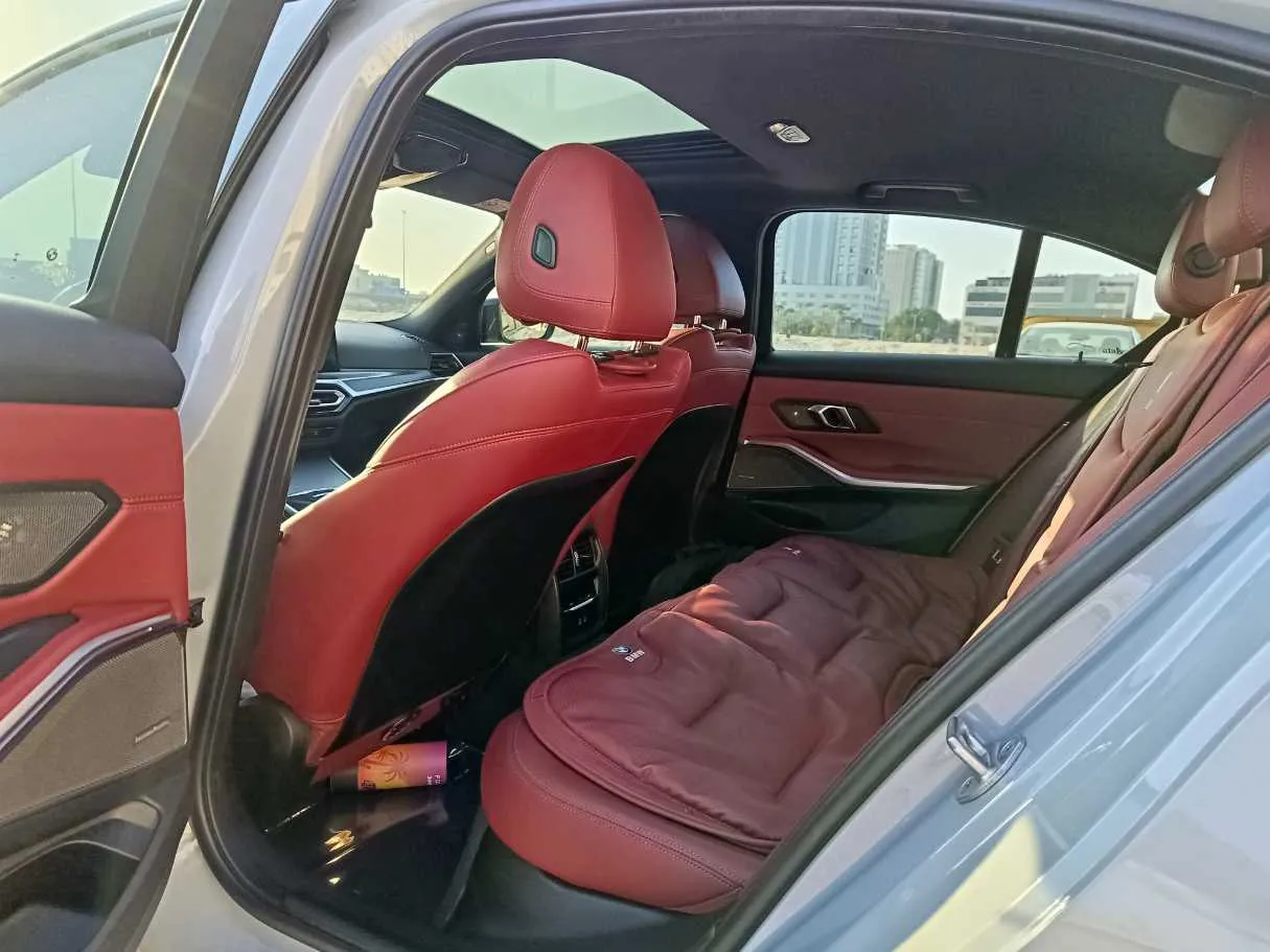 Car image 20